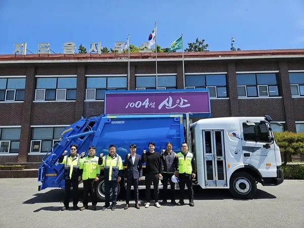 신안군, 환경미화원 안전 위한 '한국형 저상형 청소차' 도입