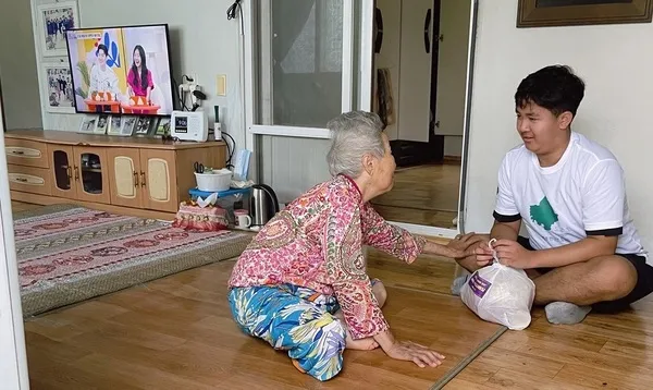 도초고 학생들, 지역 어르신에 식사 배달하며 따뜻한 나눈 실천