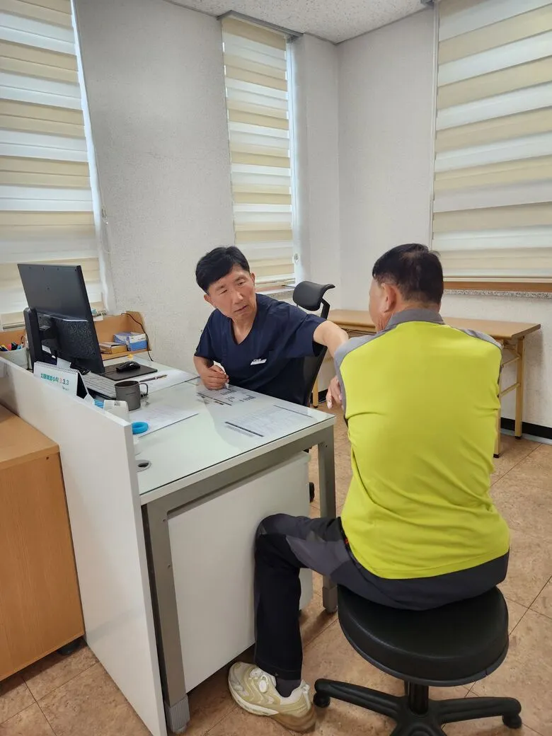 영암군, 시니어의사 배치로 군서면 의료공백 해결…주민 만족도↑