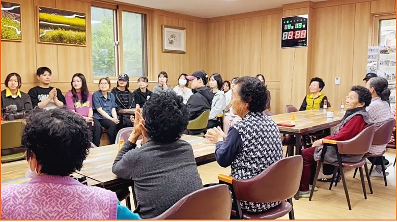 영암군 송산마을, 주민과 팬 함께 잔치 열려
