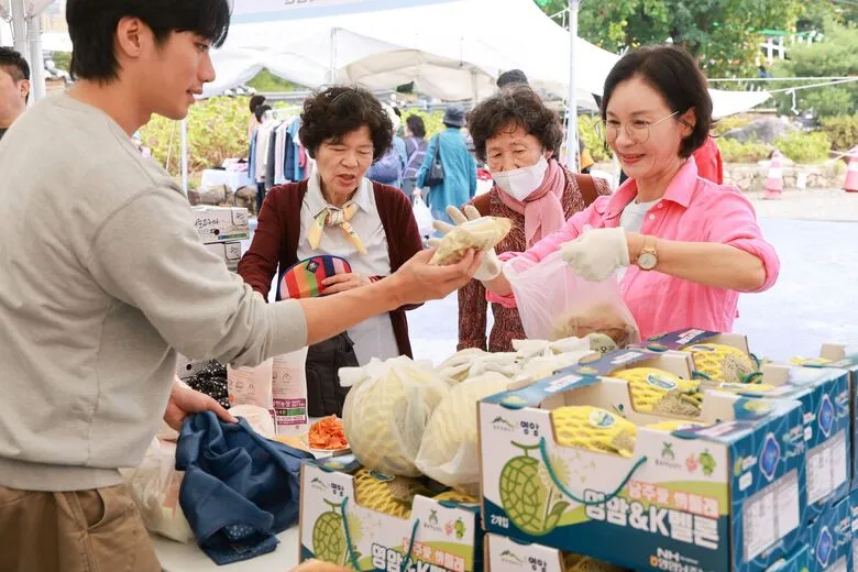 영암군, 서울 봉은사 직거래장터서 가을 농특산물 판매