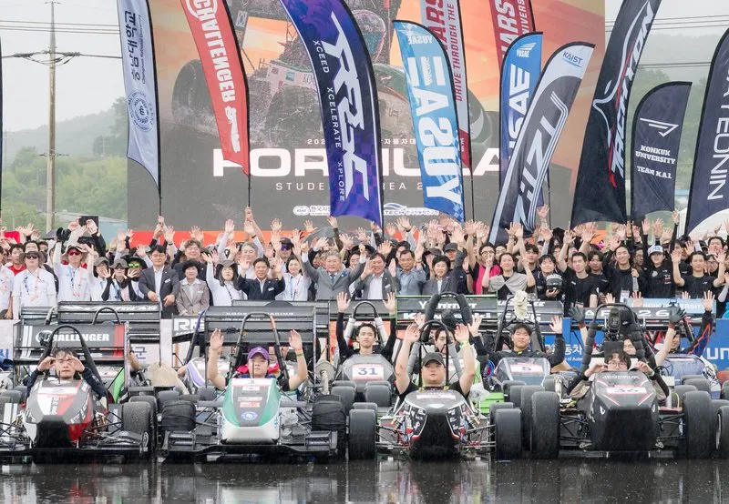 영광 트랙을 달린 미래차 인재…'2026 대학생 자작자동차대회' 성황