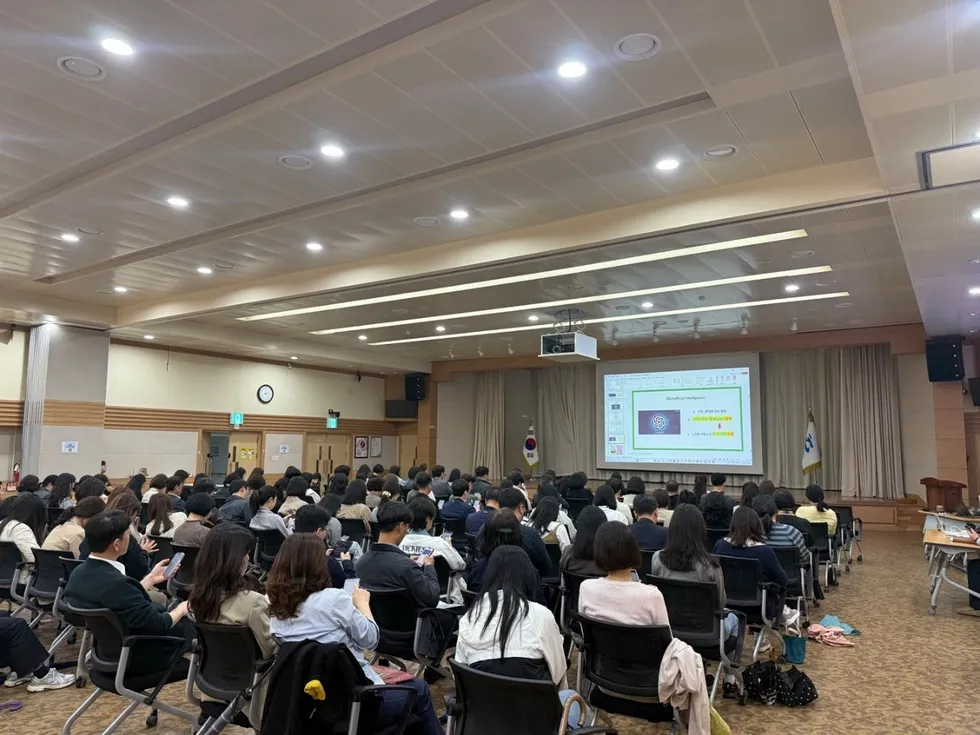 여수시, 공무원 대상 ‘유머 리더십’ 교육으로 조직 소통 강화 - 교육 | 코리아NEWS