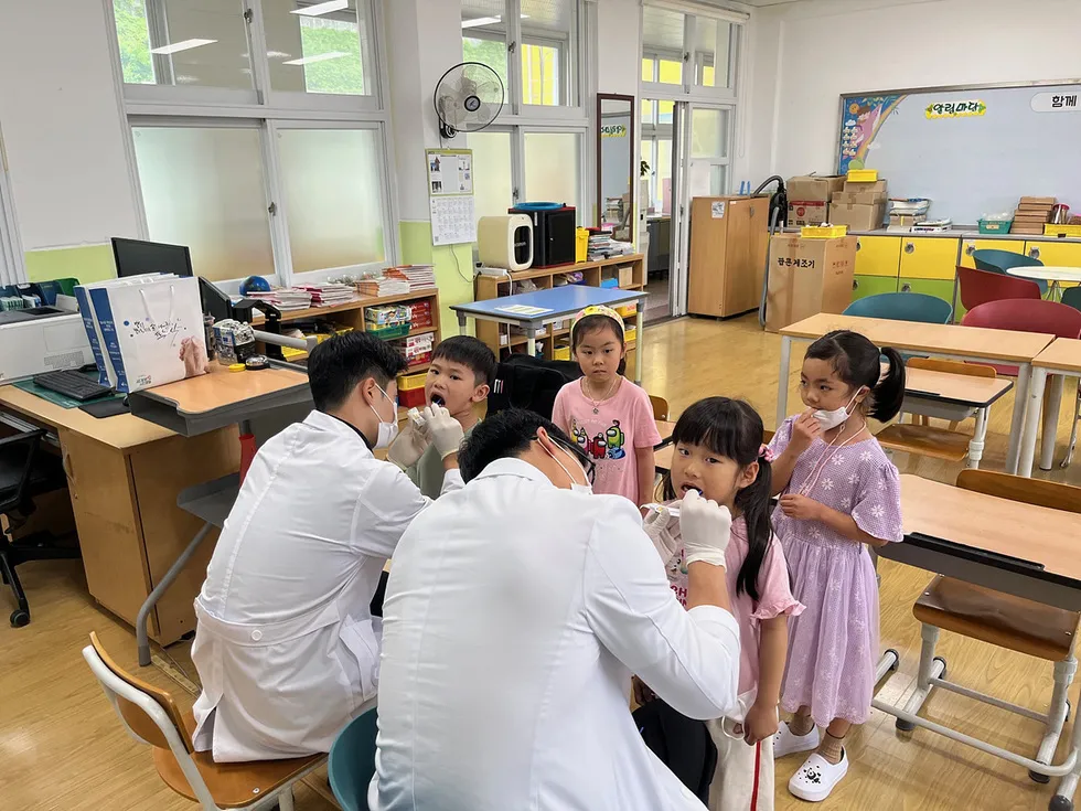 여수시, 어린이 충치 예방 위해 초등학교 3,200명 무료 불소도포 실시 - 교육 | 코리아NEWS