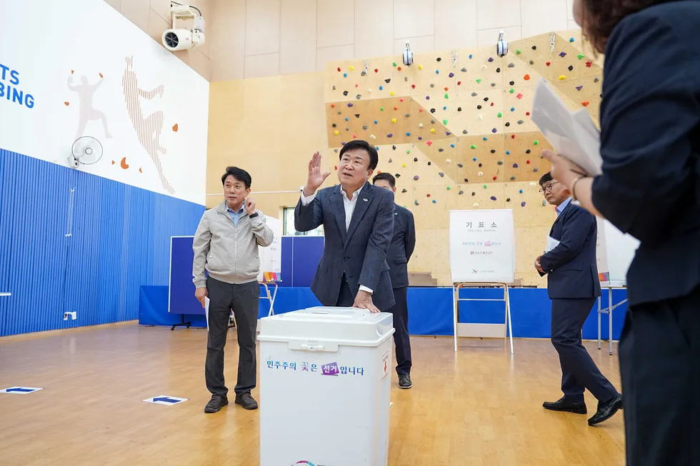 정기명 여수시장, 6.3 지방선거 D-1…투표소 안전점검 나서