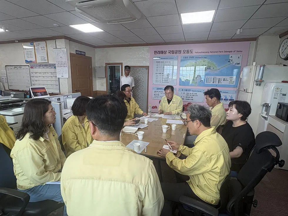 여수 오동도 모터보트 전복… 실종자 수색·가족 지원 총력
